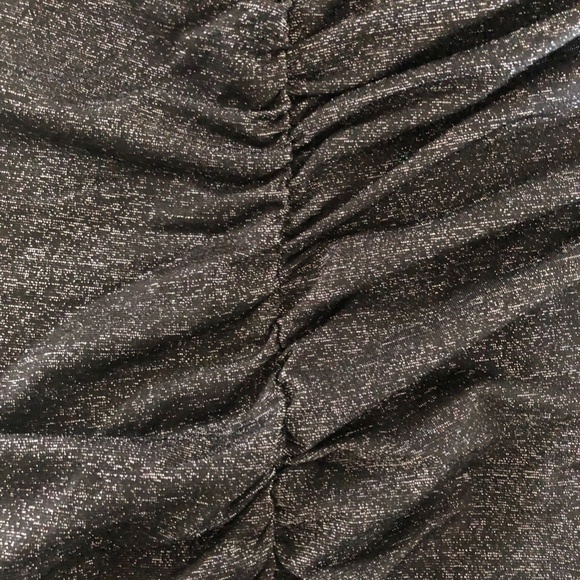 LIKE NEW | Off Shoulder | Black Metallic | Maillot with metal detail - Picture 5 of 11